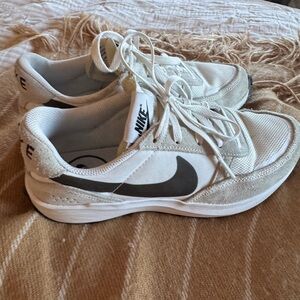 Nike White and Black Sneakers